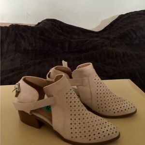 Elegant Cream Ankle Boots